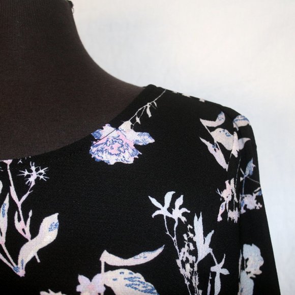 Floral Crepe Pull-Over Blouse - Picture 2 of 4